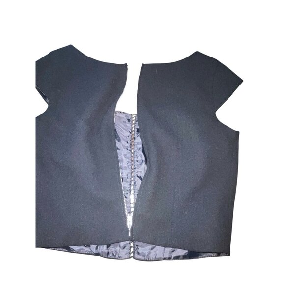 Item... VINTAGE USA? Women's Size 6 Cropped Black Ladder Cutout Zip Back Blouse - Picture 11 of 12